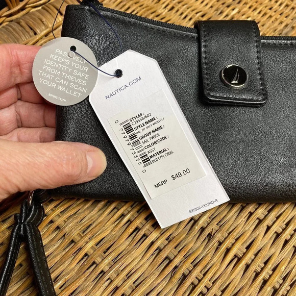 Nautica "Sail Twice" Black Wristlet Wallet RFID Protection, New with Tags - Picture 2 of 9